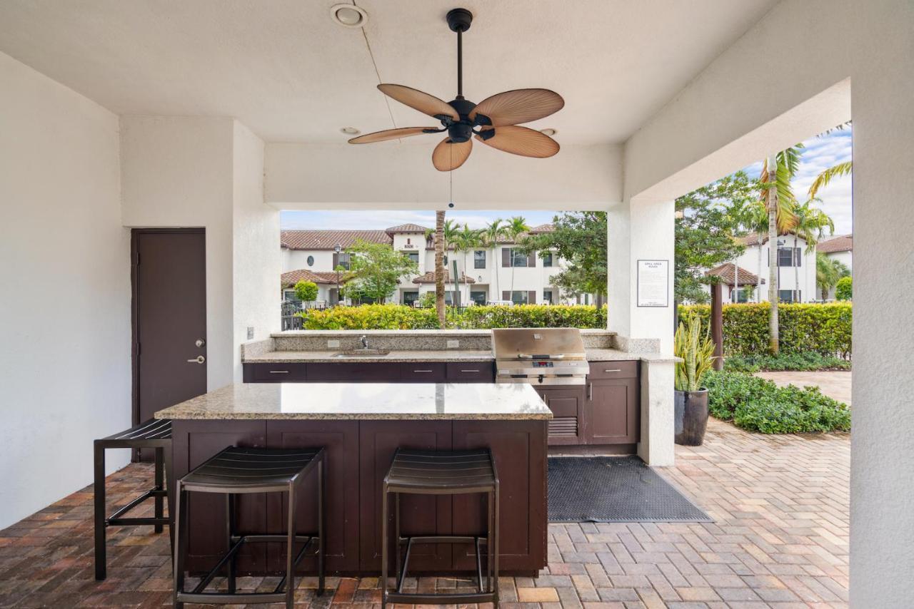 Kasa Hollywood Fort Lauderdale 4*